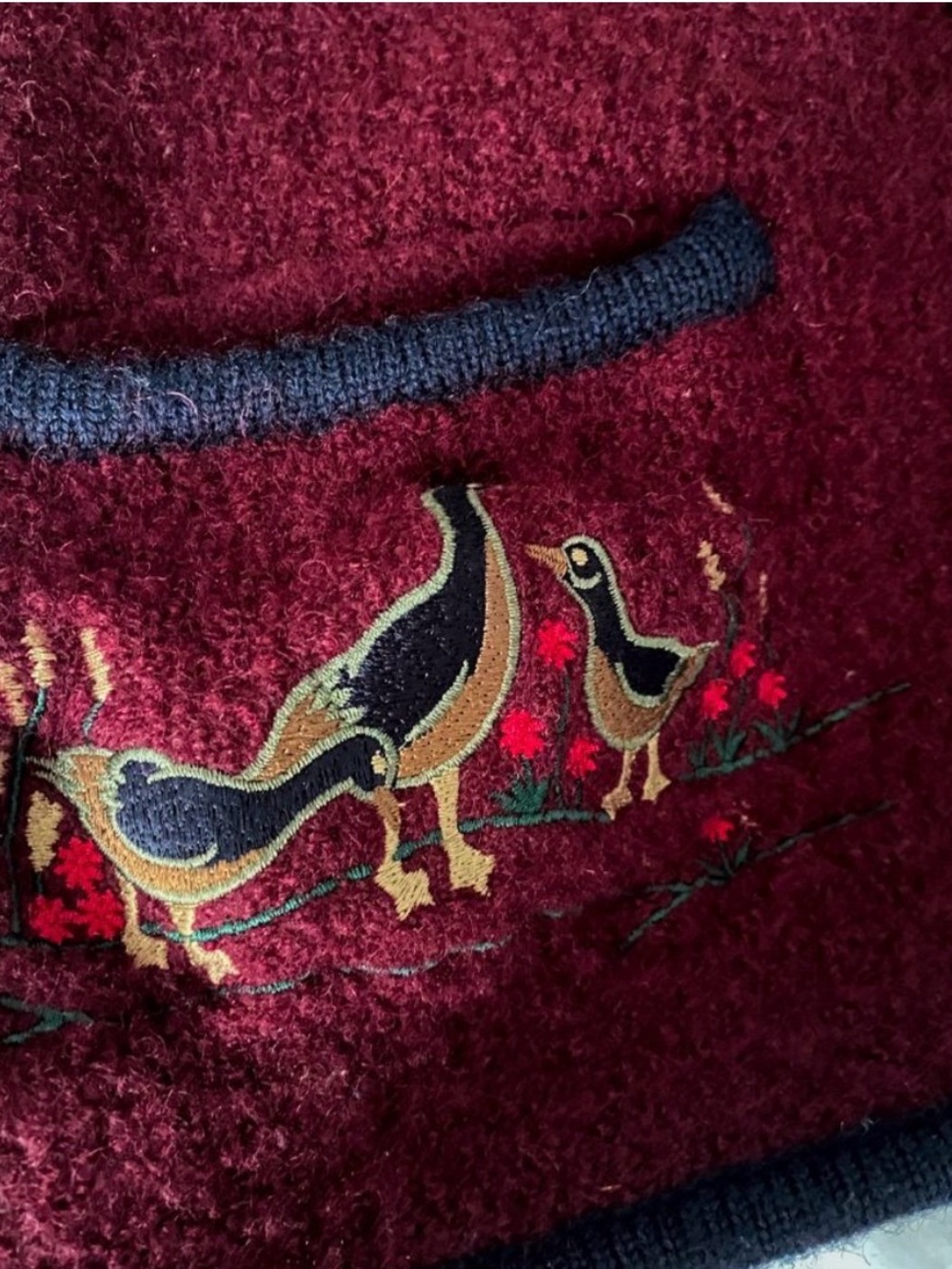 90s Vintage Navy & Burgundy Wool Cardigan with Quirky Embroidered Ducks - Picture 5 of 7